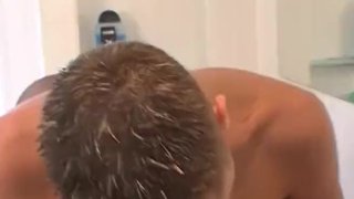 Euro kies butt banging during bubbly bath