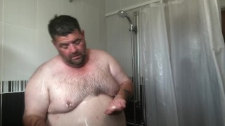 Superchub 550lbs taking a shower