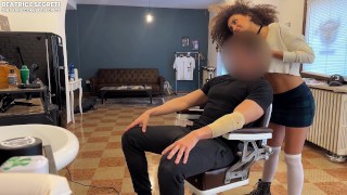 SBORRATA IN GOLA DAL BARBIERE, sono saltata sopra il suo cazzo